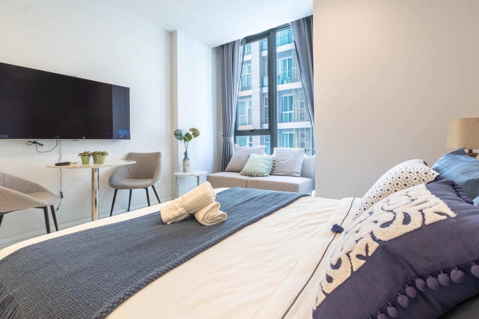 Hyde Sukhumvit 11 Branded Suites Bangkok Bagian luar foto