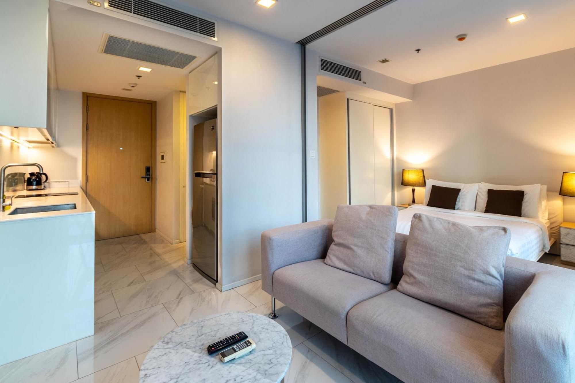 Hyde Sukhumvit 11 Branded Suites Bangkok Bagian luar foto