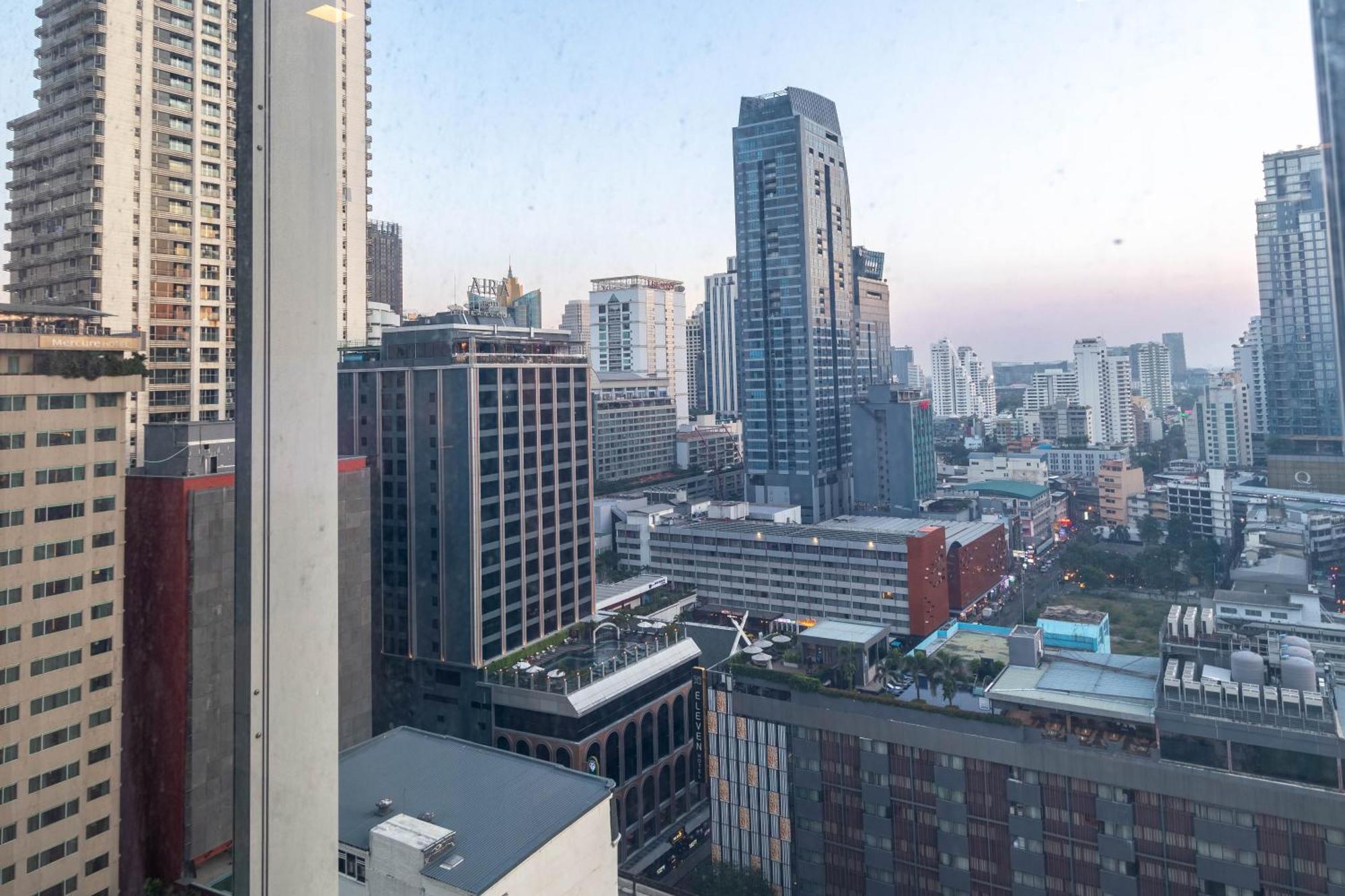 Hyde Sukhumvit 11 Branded Suites Bangkok Bagian luar foto