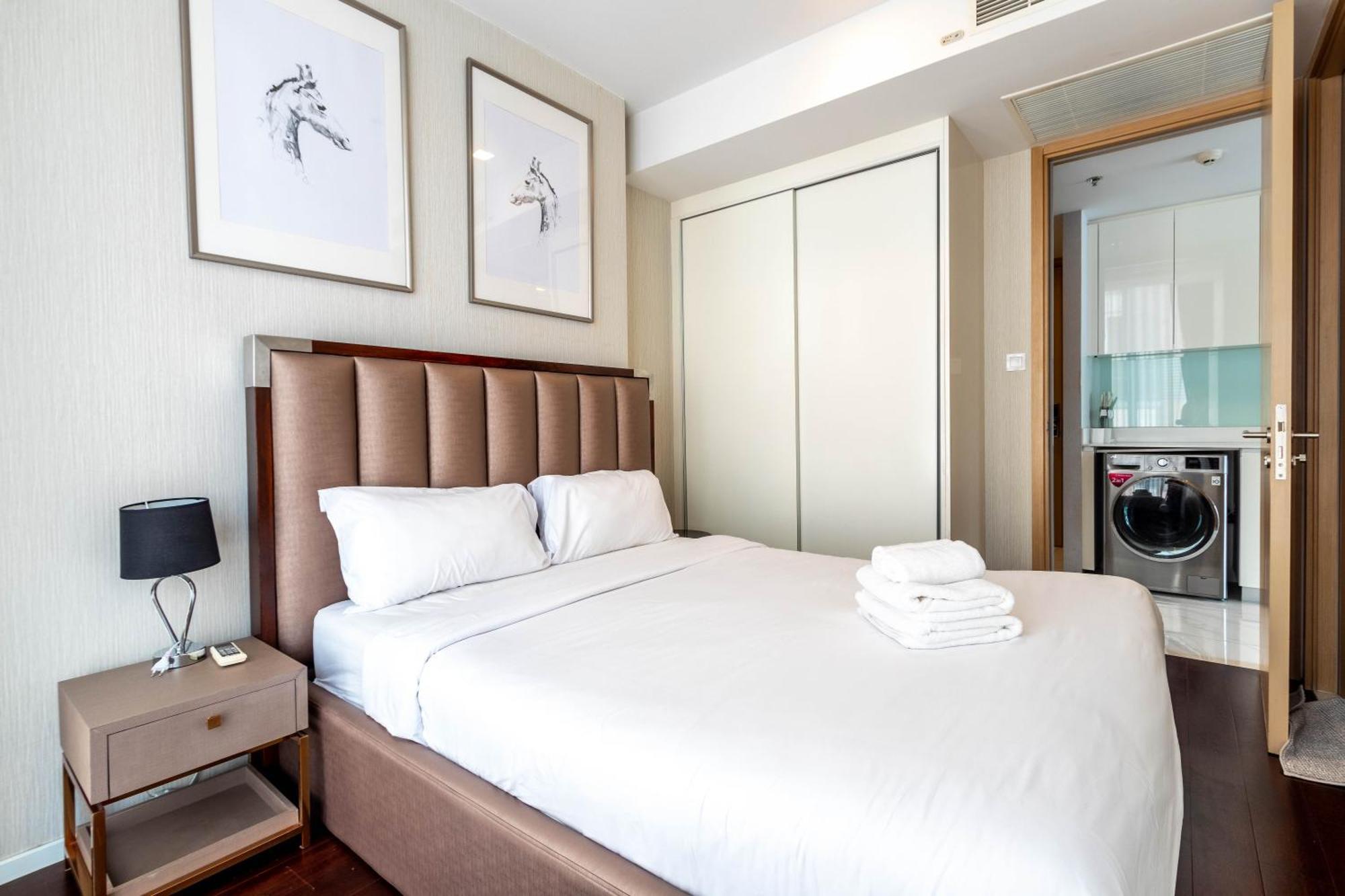 Hyde Sukhumvit 11 Branded Suites Bangkok Bagian luar foto