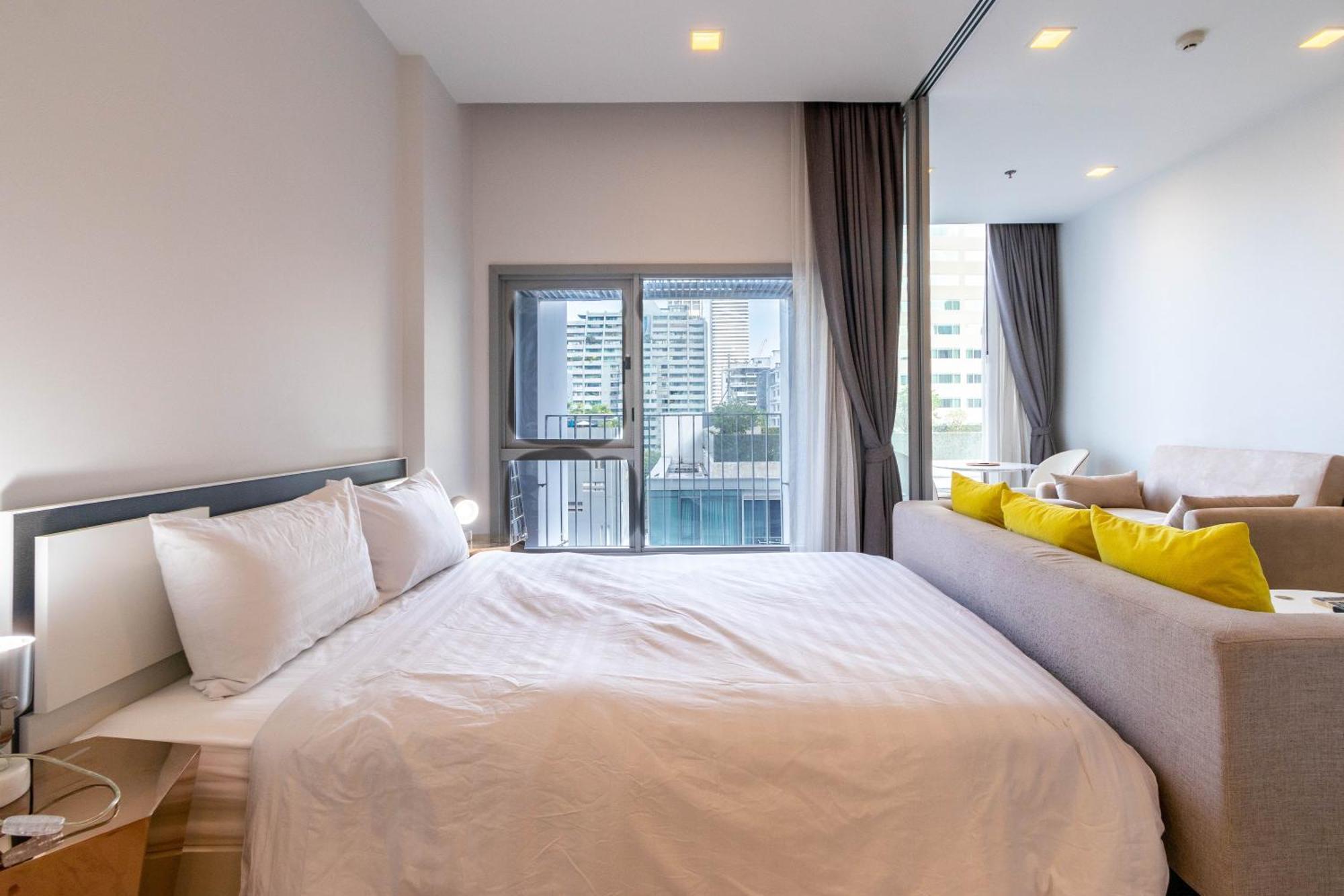 Hyde Sukhumvit 11 Branded Suites Bangkok Bagian luar foto